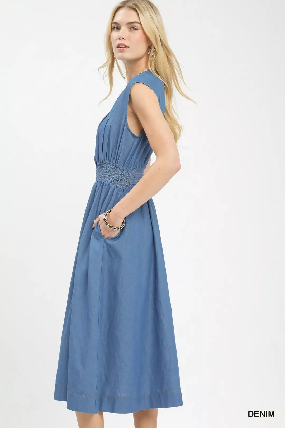 umgee denim dress Umgee Denim Sleeveless Zip-Front Smocked Waist Midi Dress Denim / L