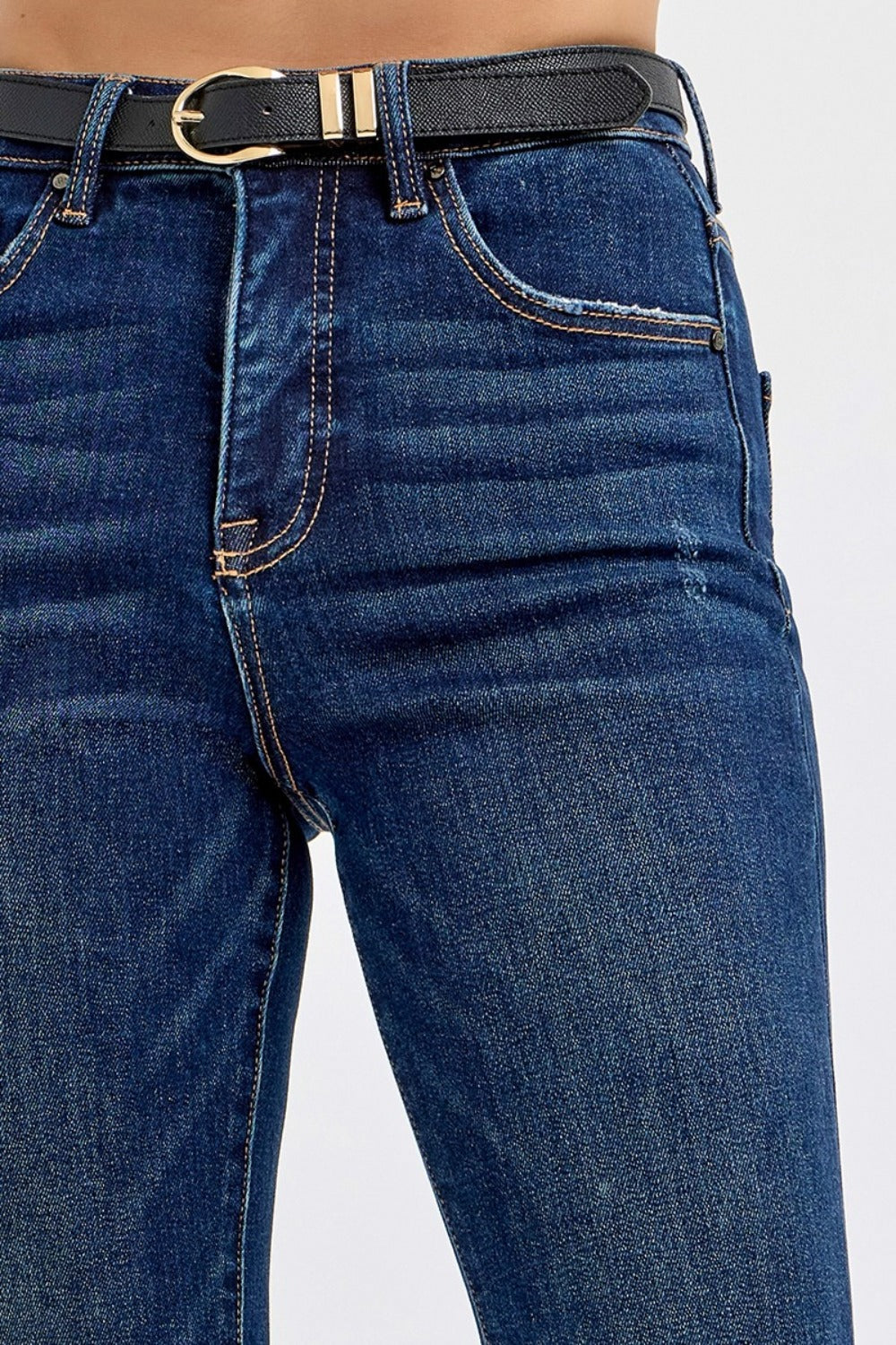 RISEN – Bauchkontrollierende Schlagjeans mit ausgefranstem Saum