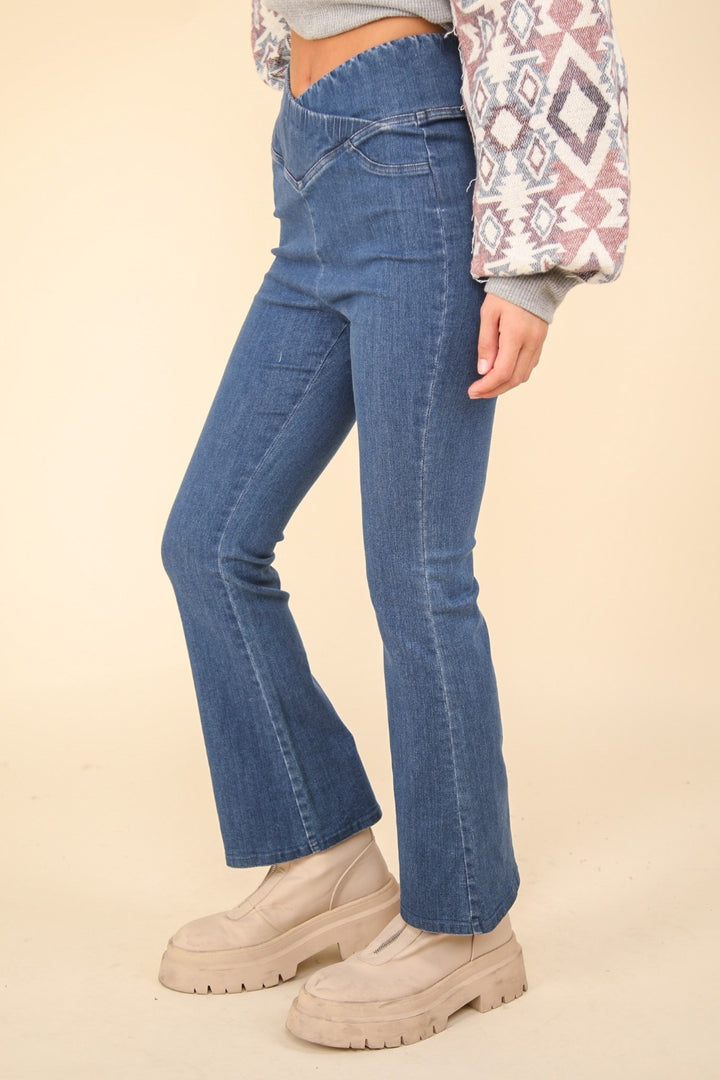 VERY J – Stretch-Leggings aus verwaschenem Denim mit überkreuzter Taille