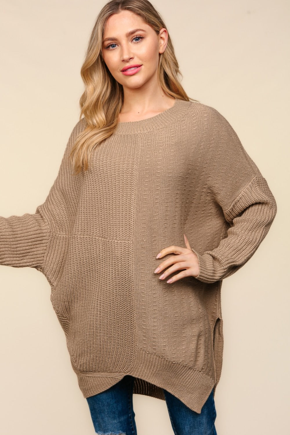 Haptics – Asymmetrischer Pullover mit Seitenschlitz und Struktur in voller Größe