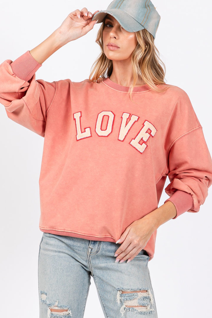 SAGE + FIG – Sweatshirt mit überschnittener Schulter und LOVE-Path-Applikation