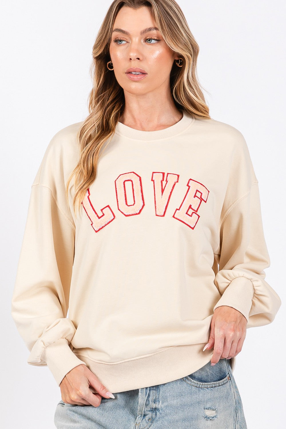 SAGE + FIG – Sweatshirt mit überschnittener Schulter und LOVE-Path-Applikation