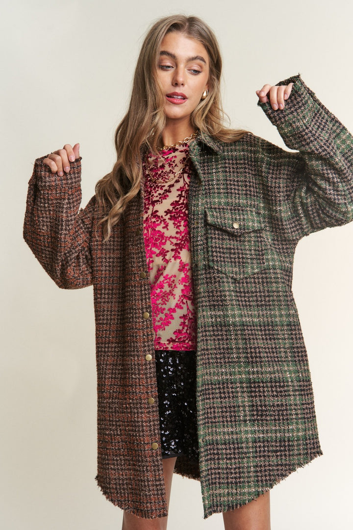 J.NNA – Lange Hemdjacke aus Tweed mit Druckknopf und kontrastierendem Karomuster