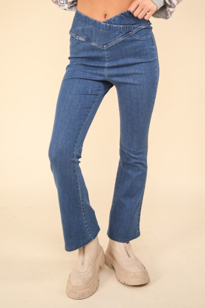 VERY J – Stretch-Leggings aus verwaschenem Denim mit überkreuzter Taille