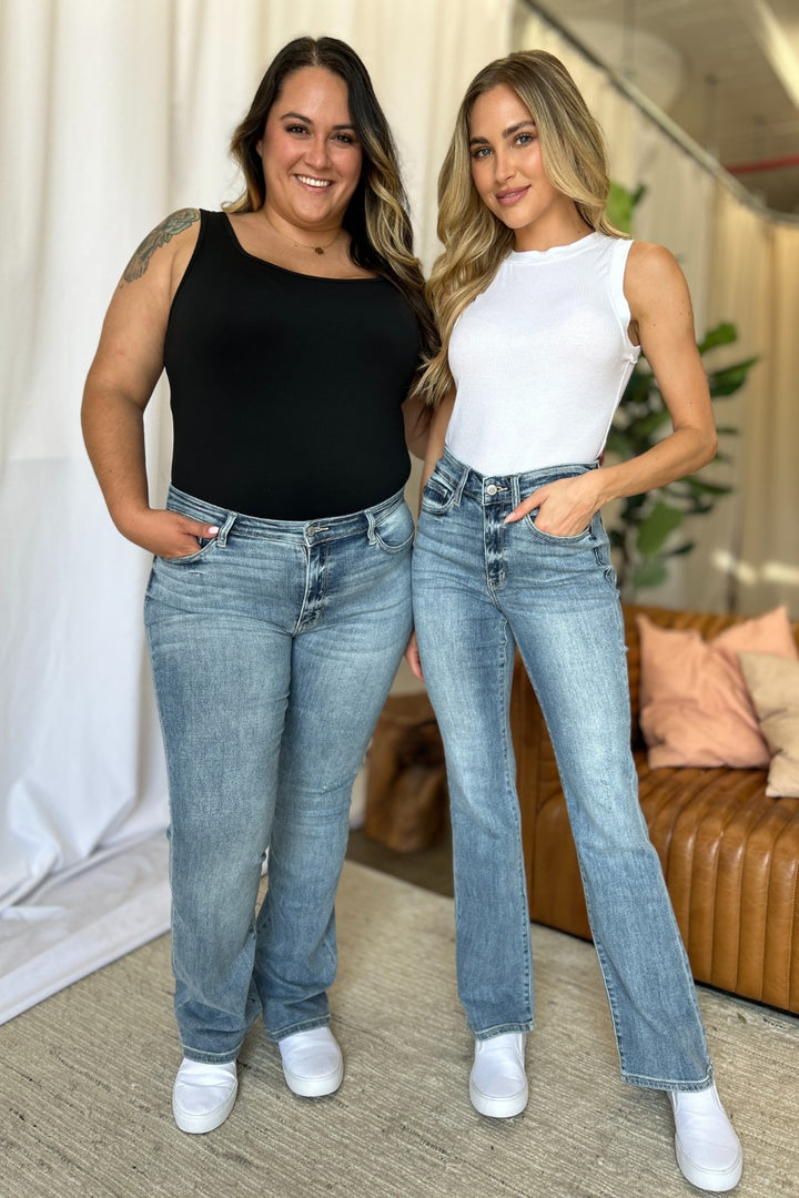 Judy Blue – Bootcut-Jeans in voller Größe mit mittlerer Leibhöhe