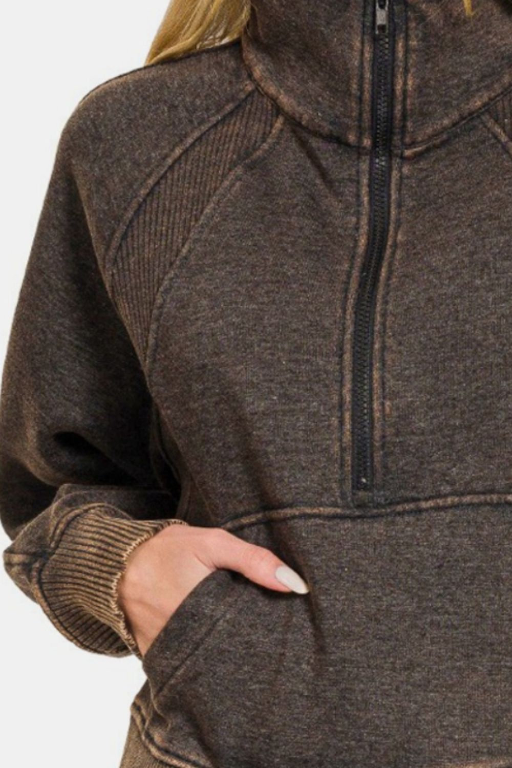 Zenana – Fleece-Sweatshirt mit halbem Reißverschluss und Säurewaschung