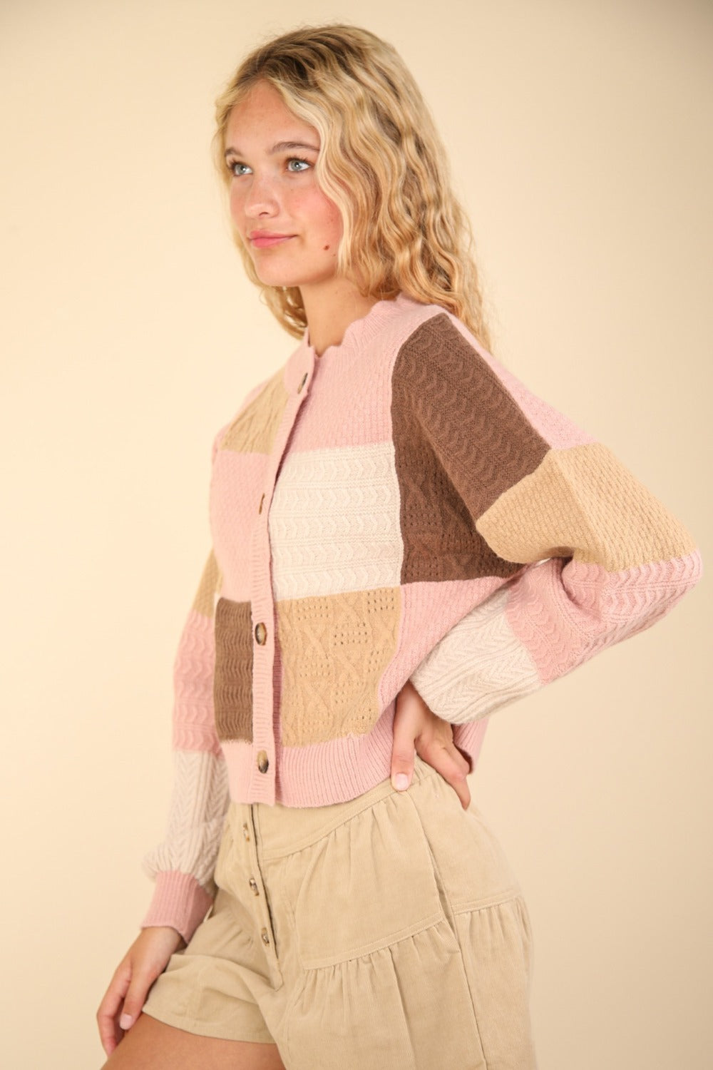 VERY J – Strukturierte Strickjacke mit Farbblockdesign und Knopfleiste