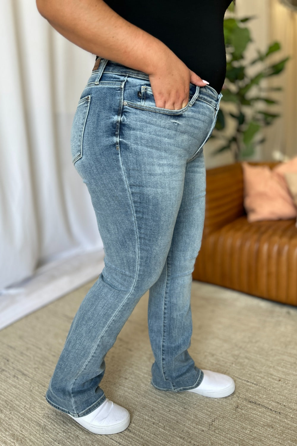 Judy Blue – Bootcut-Jeans in voller Größe mit mittlerer Leibhöhe