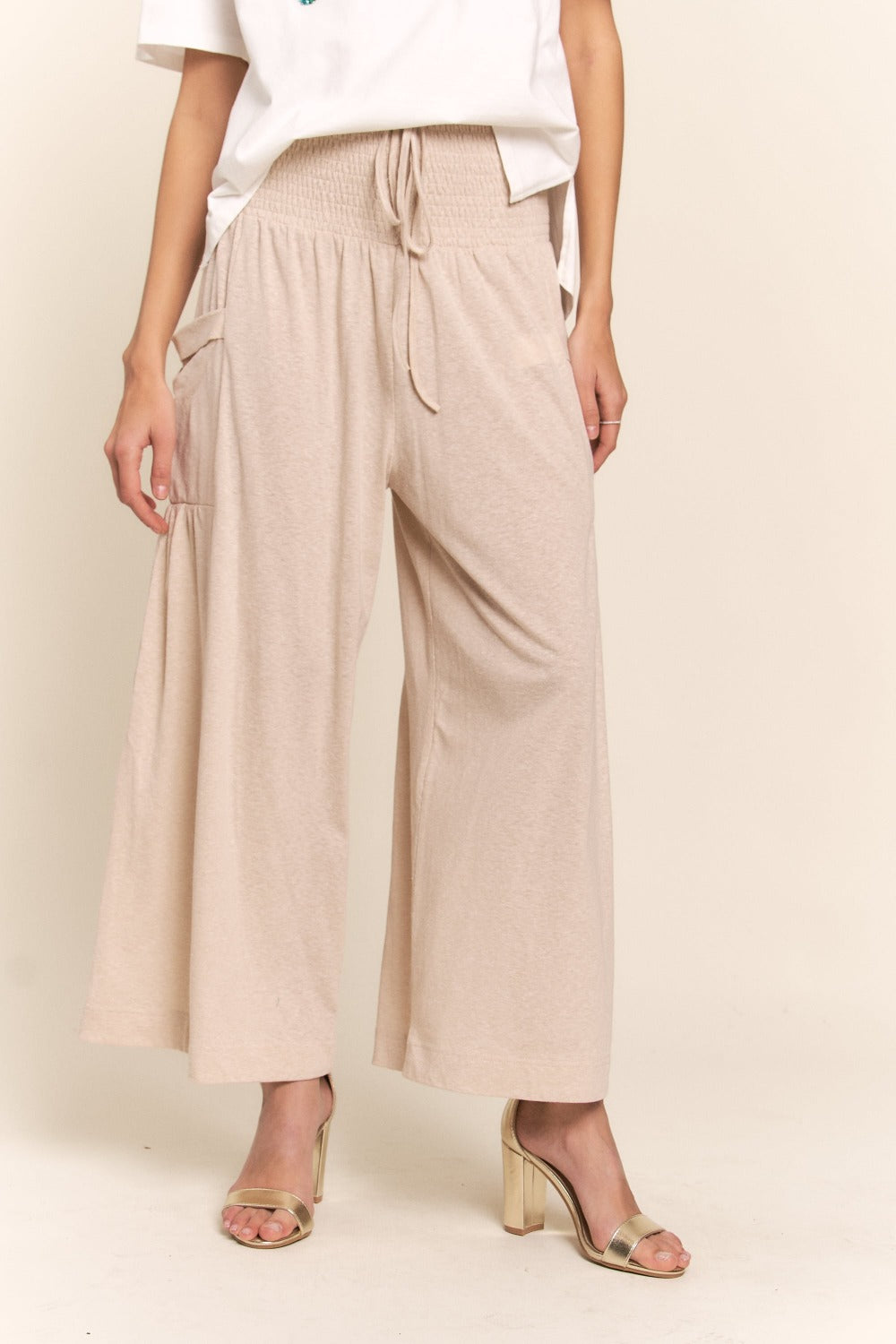 J.NNA – Boho-Hose mit weitem Bein und gesmoktem Bund und Taschen