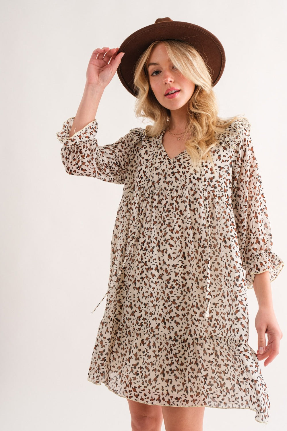 And The Why – Gewebtes Minikleid mit Leopardenmuster und Rüschensaum