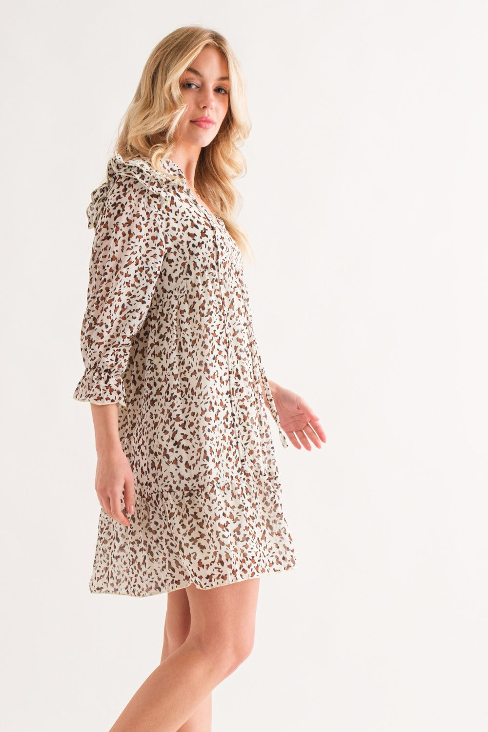 And The Why – Gewebtes Minikleid mit Leopardenmuster und Rüschensaum