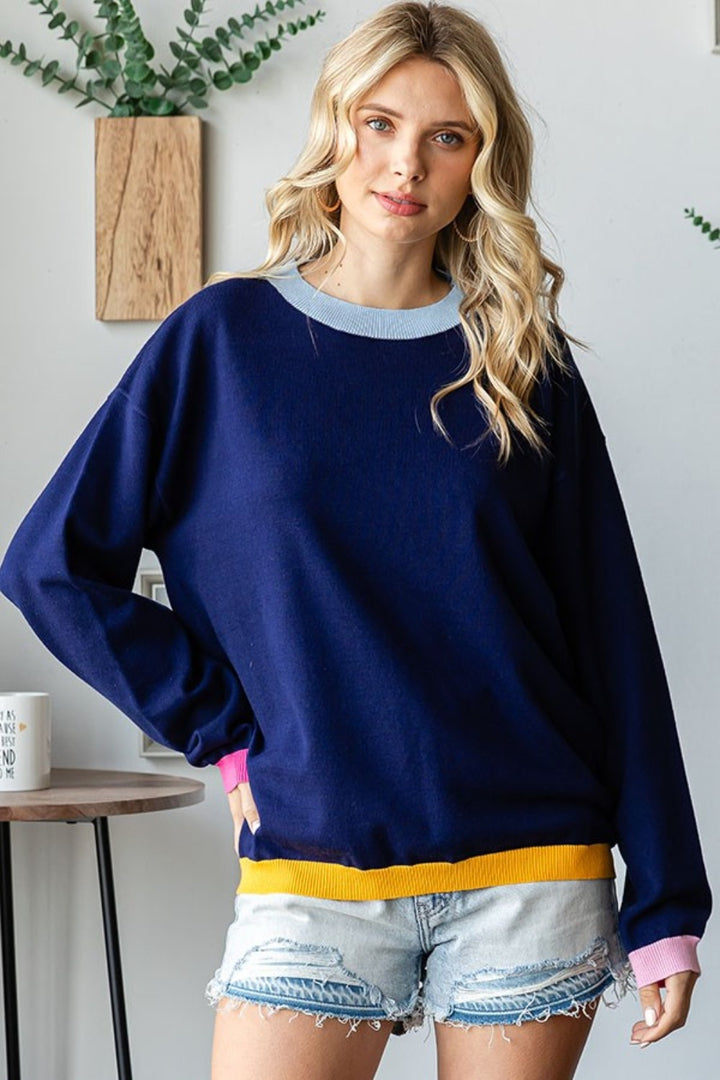 First Love – Langärmliger Pullover mit Rundhalsausschnitt und kontrastierendem Rippenmuster