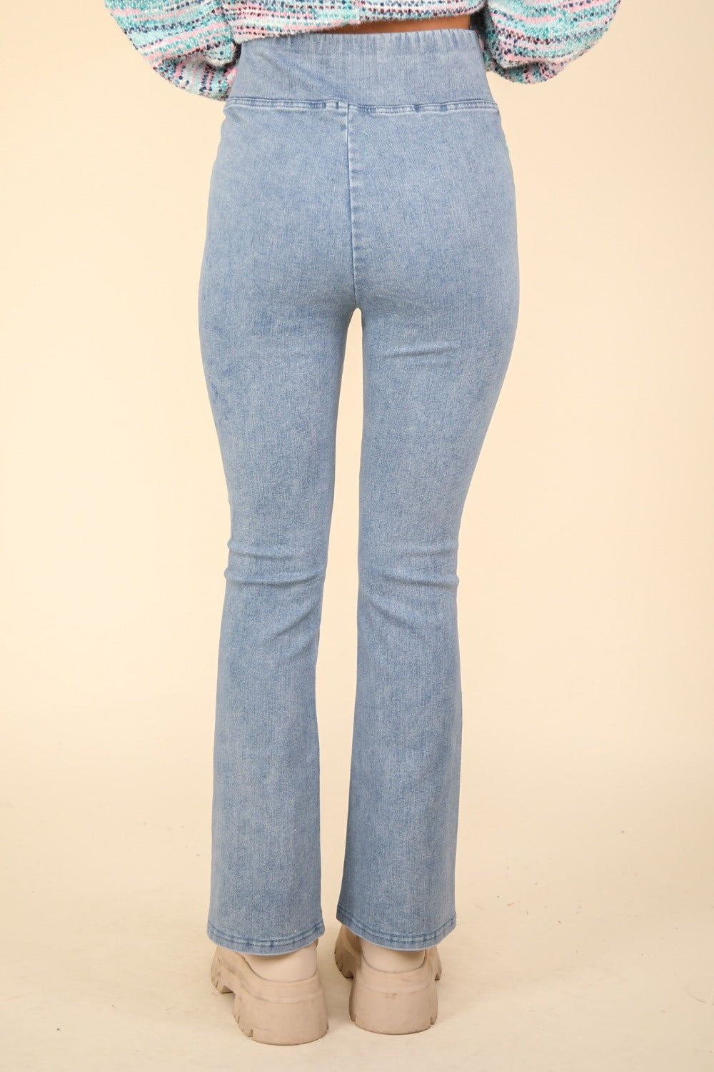 VERY J – Stretch-Leggings aus verwaschenem Denim mit überkreuzter Taille