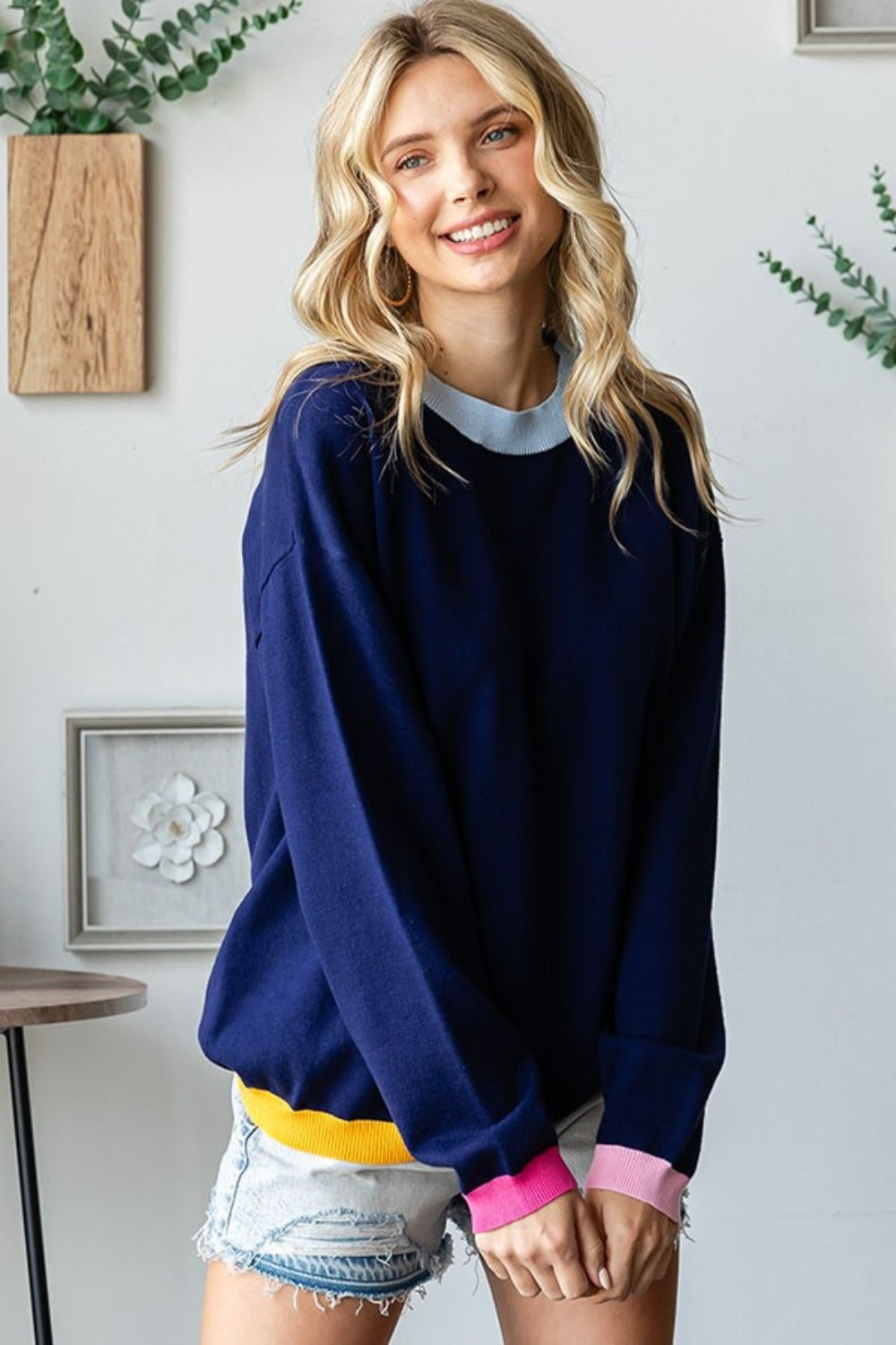 First Love – Langärmliger Pullover mit Rundhalsausschnitt und kontrastierendem Rippenmuster