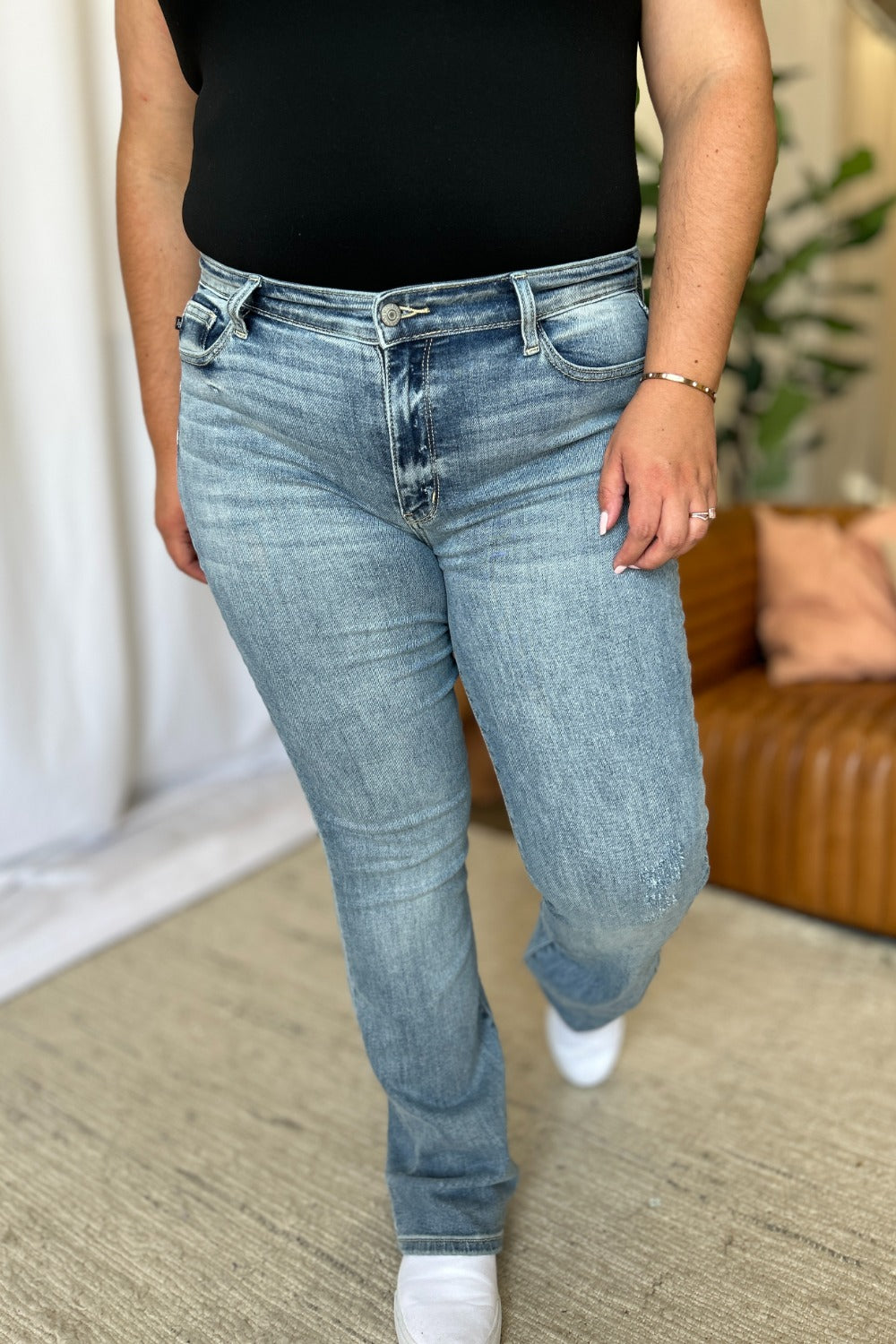 Judy Blue – Bootcut-Jeans in voller Größe mit mittlerer Leibhöhe