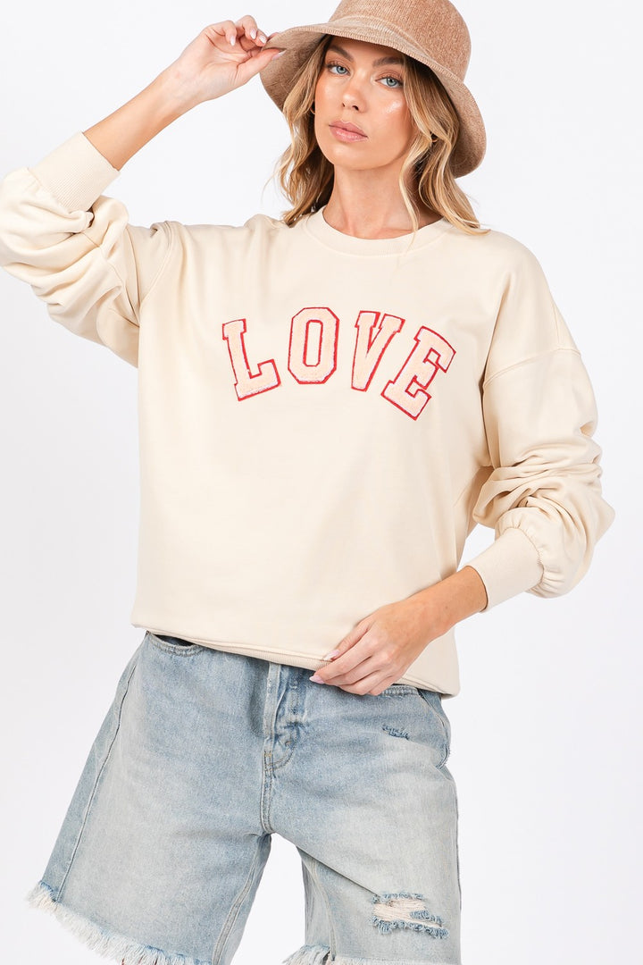 SAGE + FIG – Sweatshirt mit überschnittener Schulter und LOVE-Path-Applikation