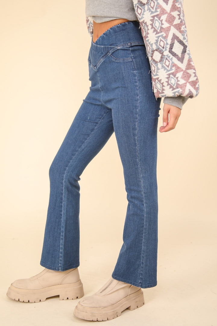 VERY J – Stretch-Leggings aus verwaschenem Denim mit überkreuzter Taille