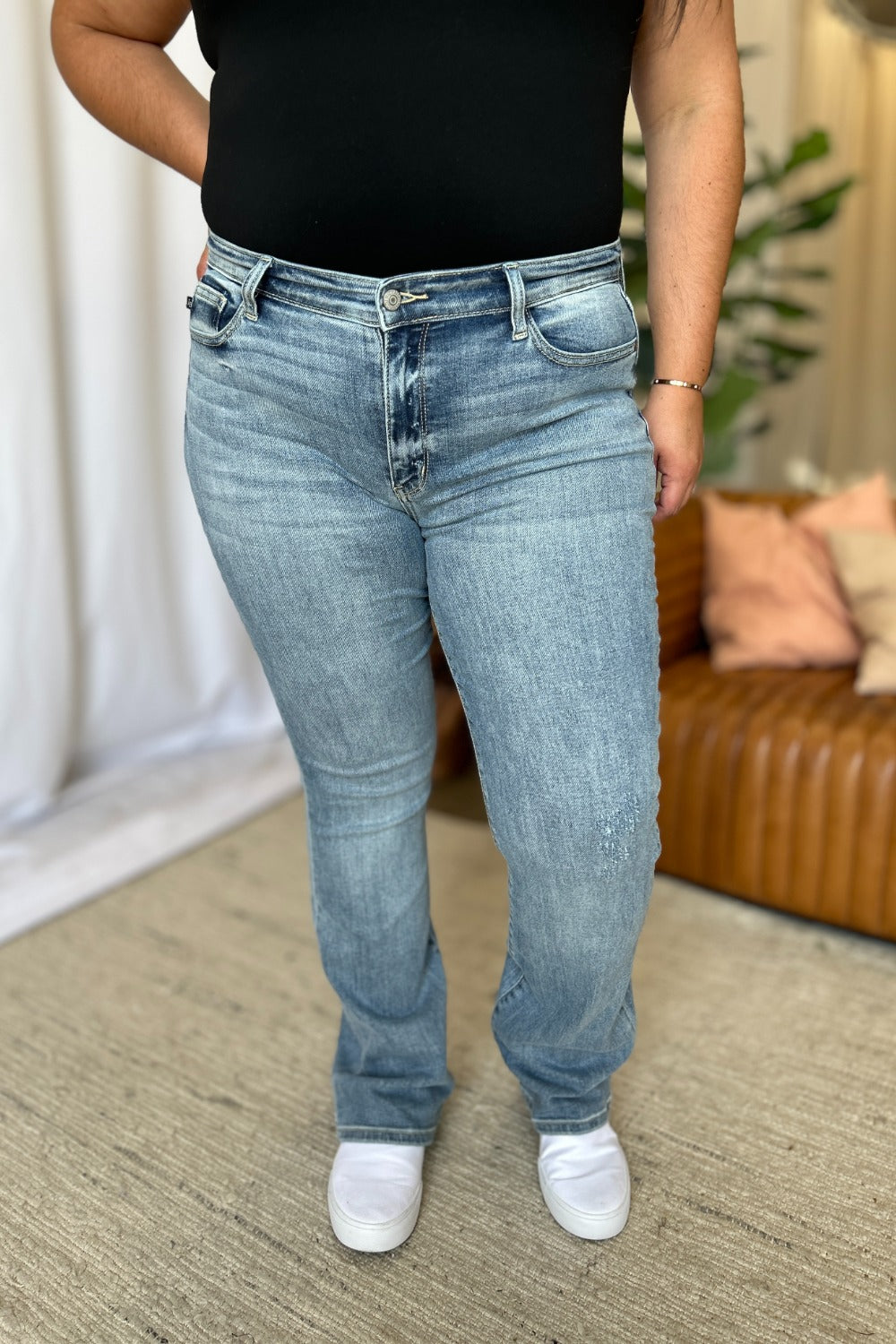 Judy Blue – Bootcut-Jeans in voller Größe mit mittlerer Leibhöhe