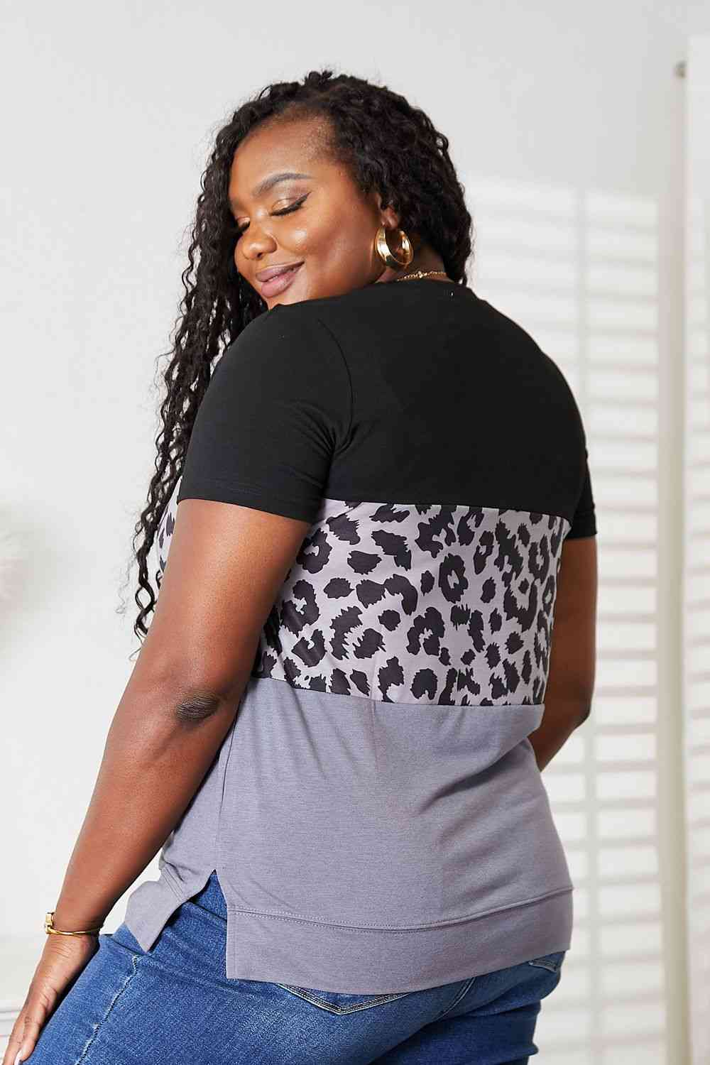 T-shirt à manches courtes en bloc de couleurs à imprimé léopard Double Take